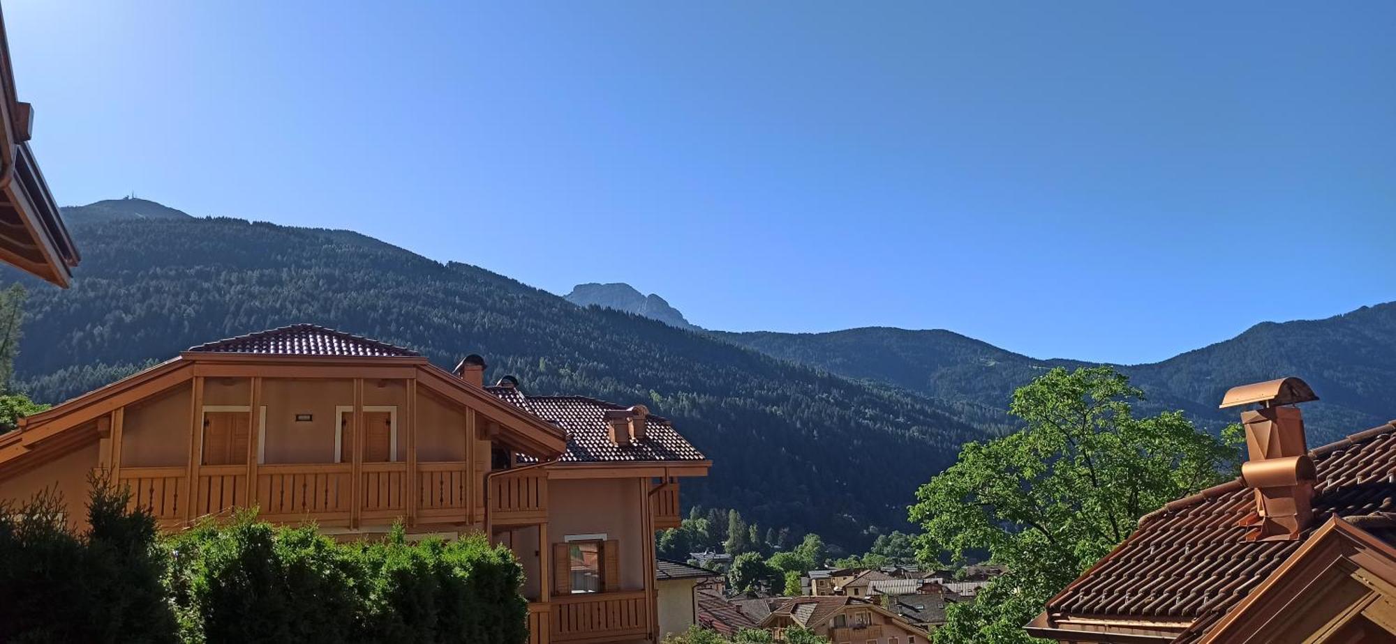 Apartamento Le Balze Di Carisolo, Trilocale Con Giardino Exterior foto