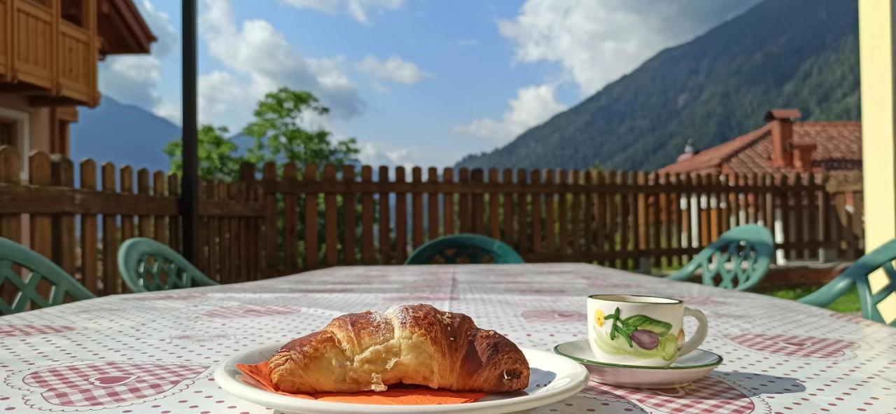 Apartamento Le Balze Di Carisolo, Trilocale Con Giardino Exterior foto