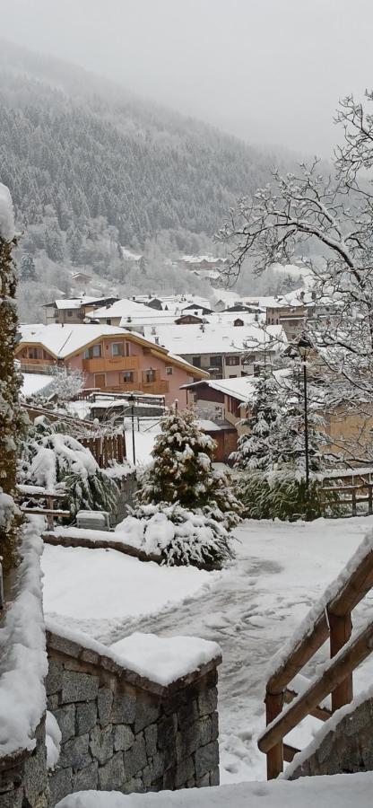 Apartamento Le Balze Di Carisolo, Trilocale Con Giardino Exterior foto